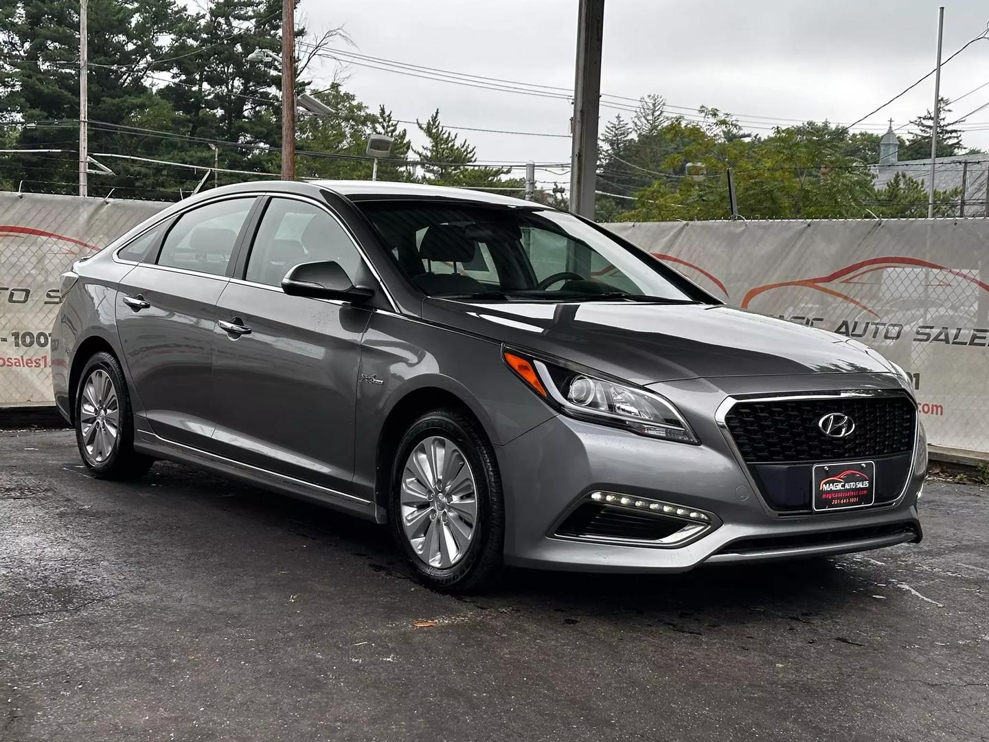 2017 Hyundai Sonata Hybrid - Image 6