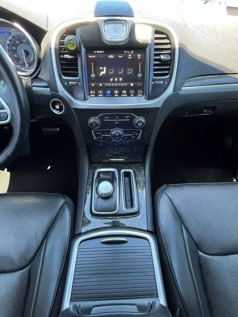 2019 Chrysler 300  Vin: 2c3ccaeg5kh585953 Stock Id: 585953 - Image 10