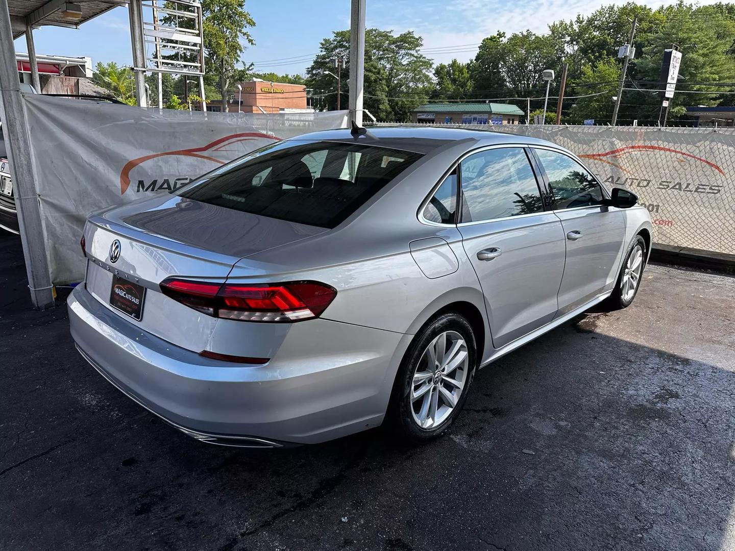 2020 Volkswagen Passat - Image 12