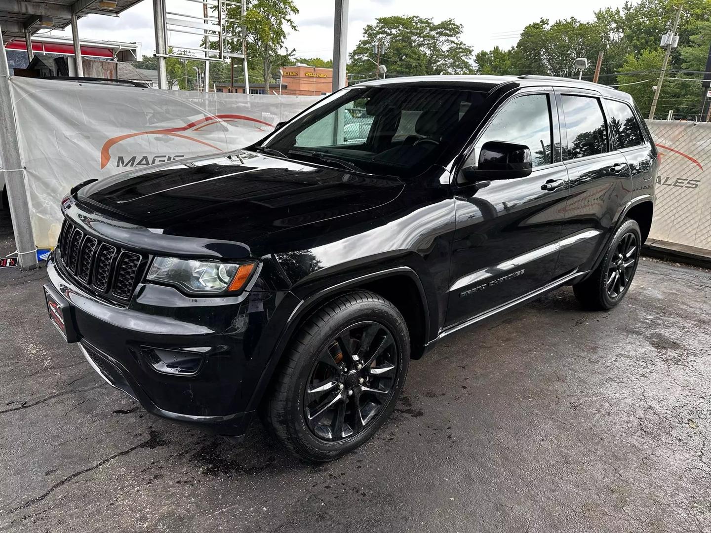 2017 Jeep Grand Cherokee - Image 10