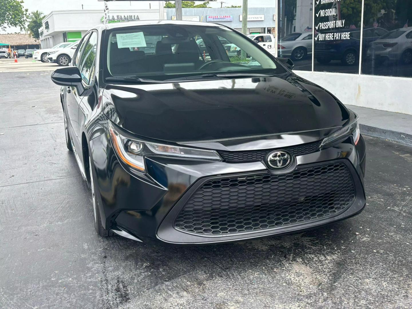 2022 Toyota Corolla LE photo 1