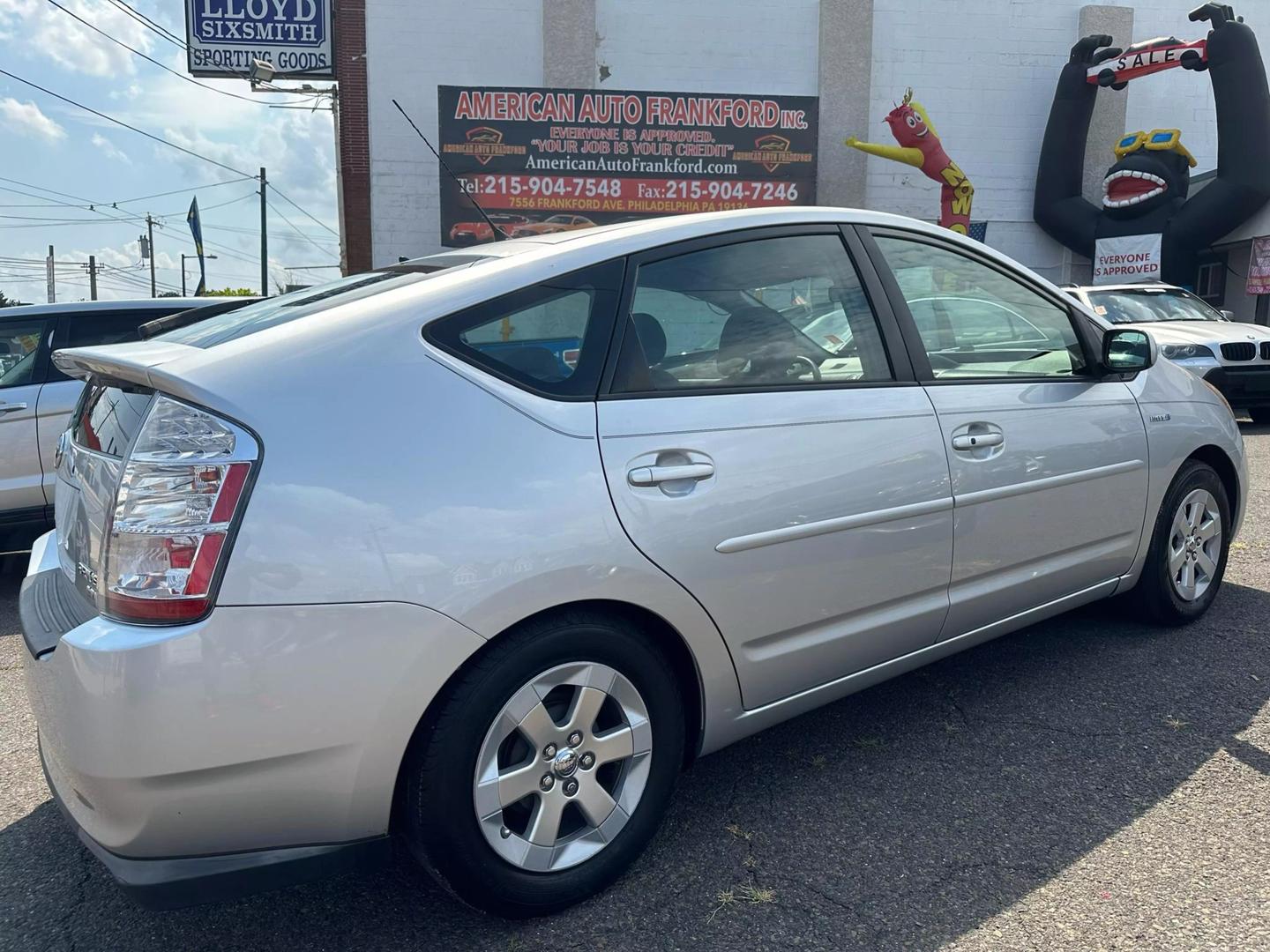 2009 Toyota Prius hybrid car with sleek design, known for its fuel efficiency and eco-friendly performance.