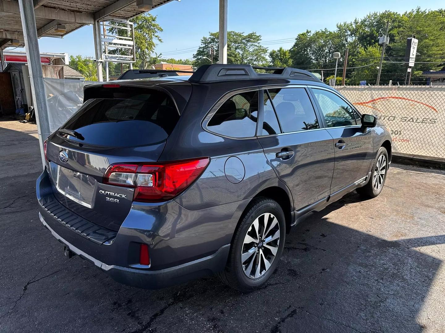 2015 Subaru Outback - Image 12