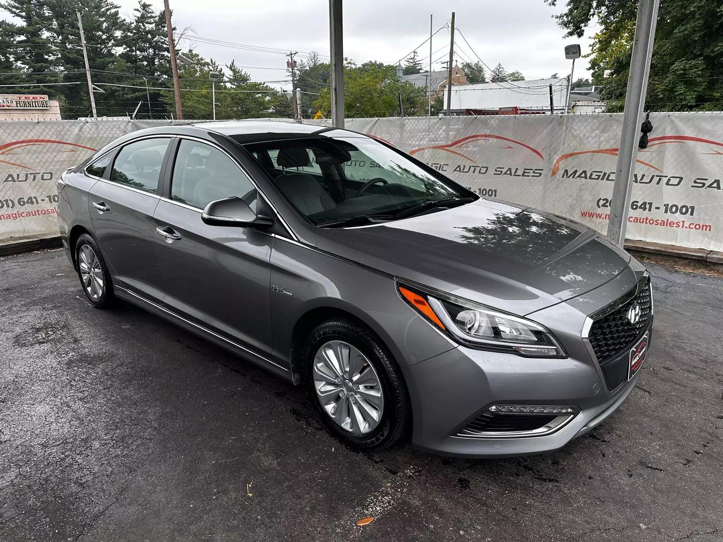 2017 Hyundai Sonata Hybrid - Image 10