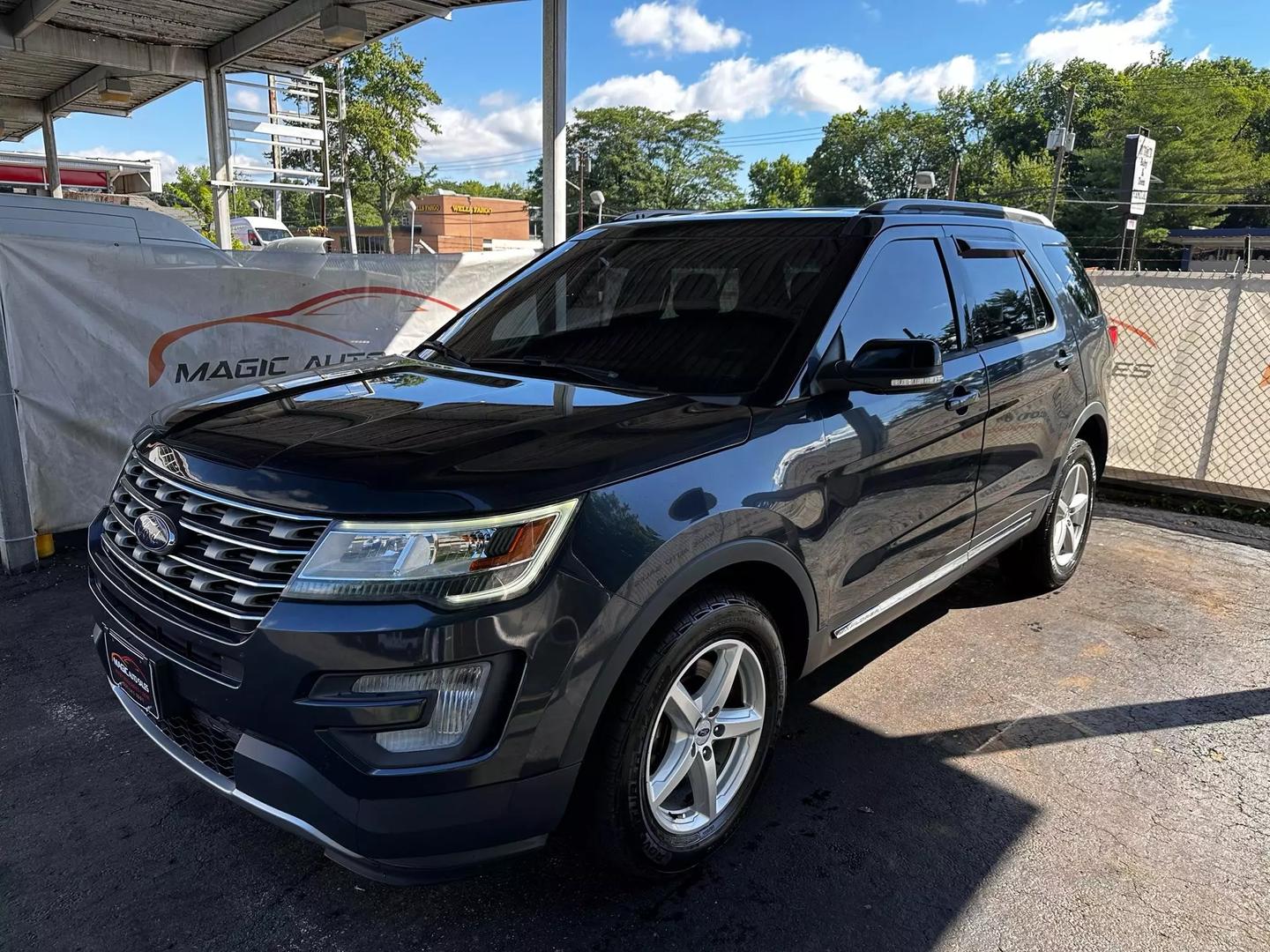 2017 Ford Explorer - Image 11