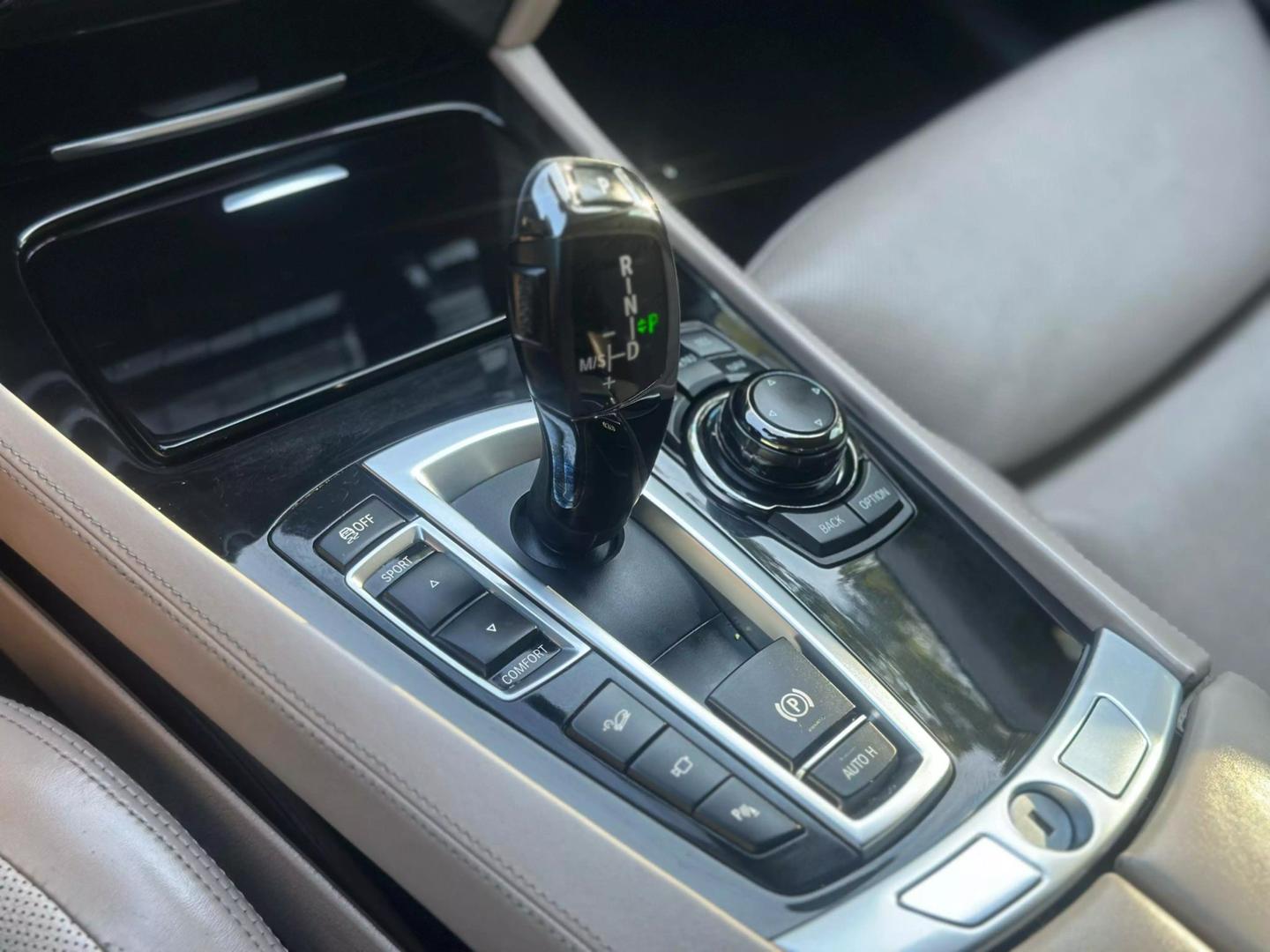 2012 BMW 7 Series Base photo 40