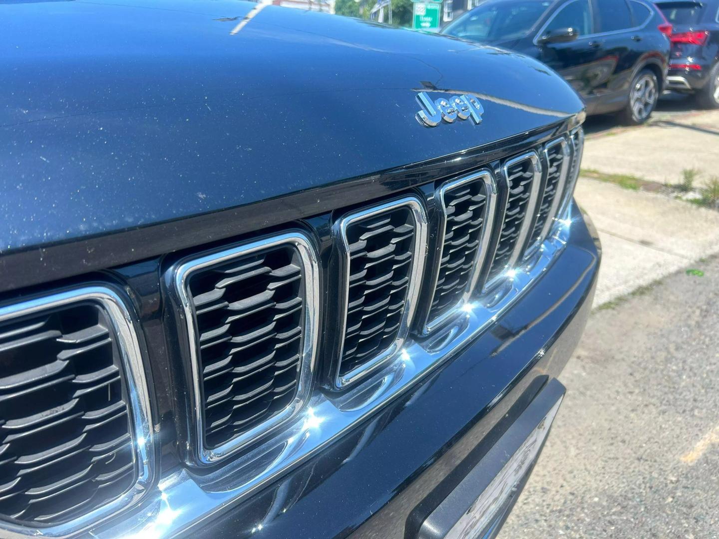 2023 Jeep Grand Cherokee Limited photo 3