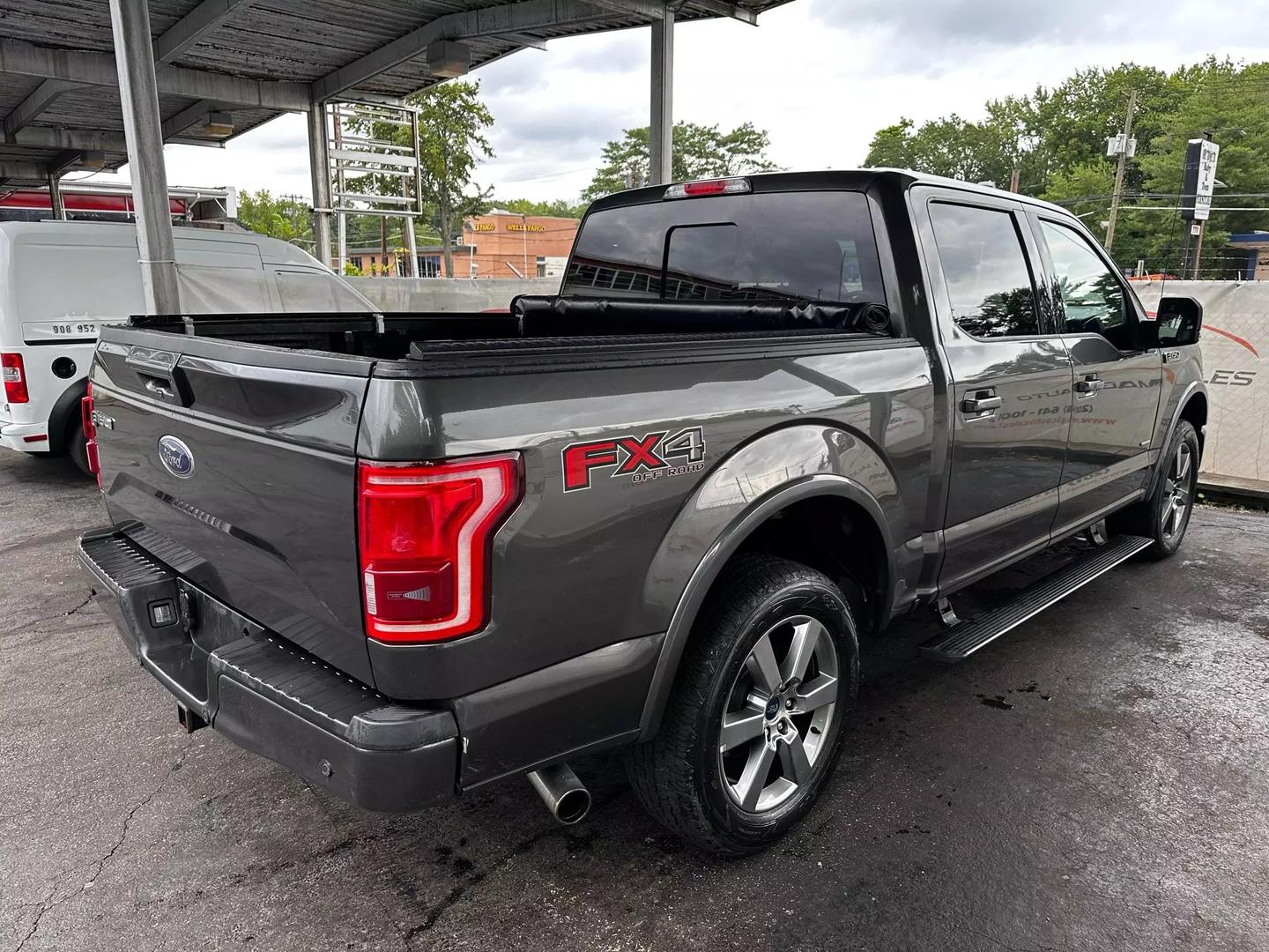 2015 Ford F150 Supercrew Cab - Image 12