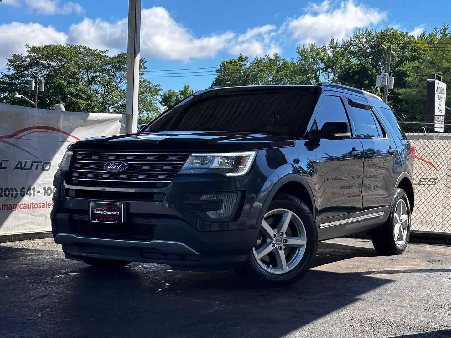 2017 Ford Explorer - Image 1