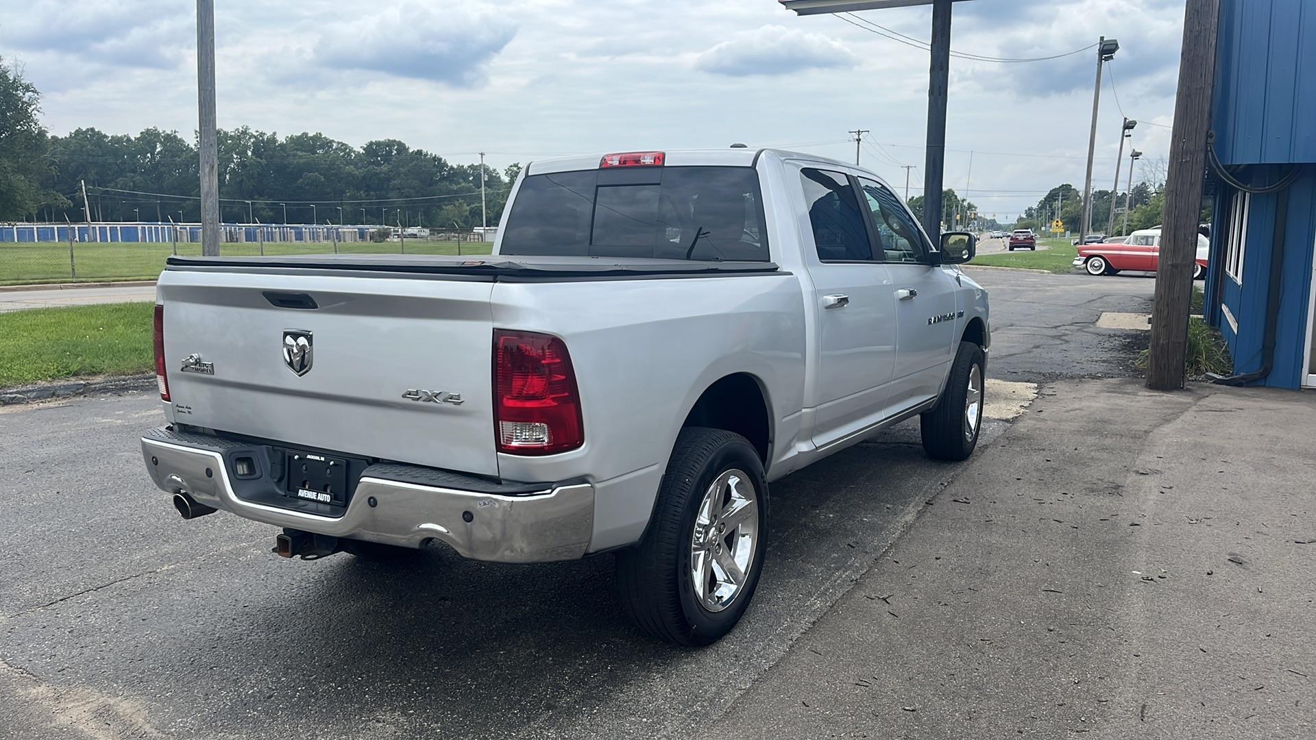 2012 RAM Ram 1500 Pickup SLT photo 12