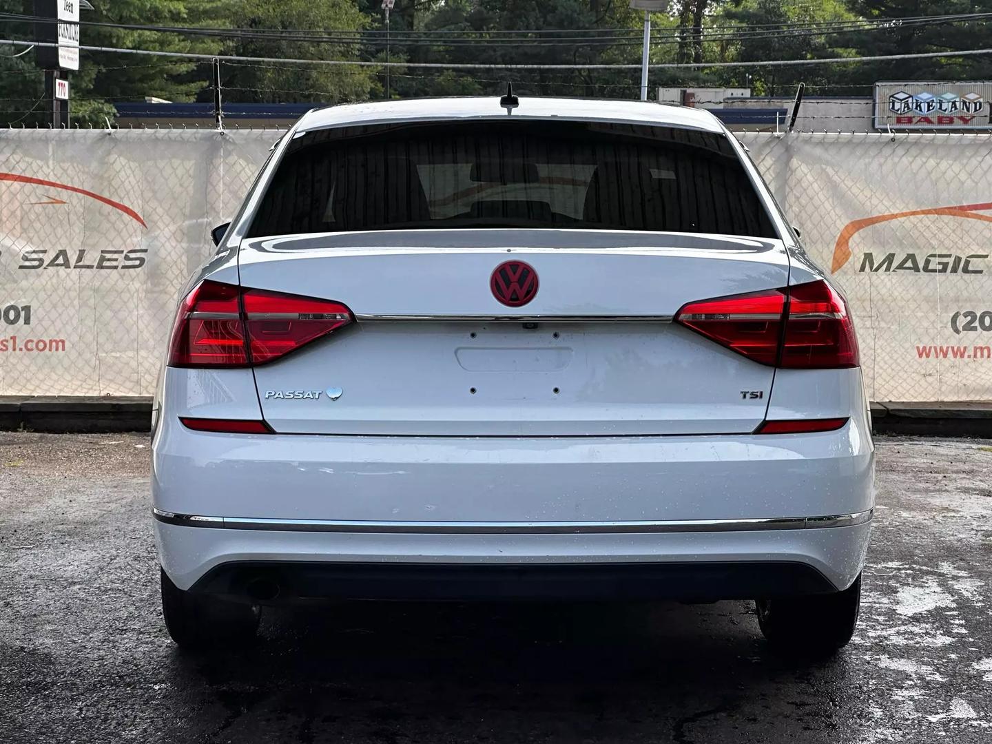 2016 Volkswagen Passat - Image 8