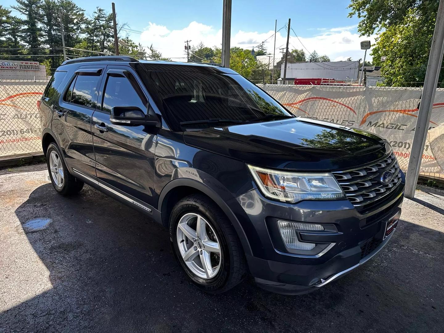 2017 Ford Explorer - Image 10