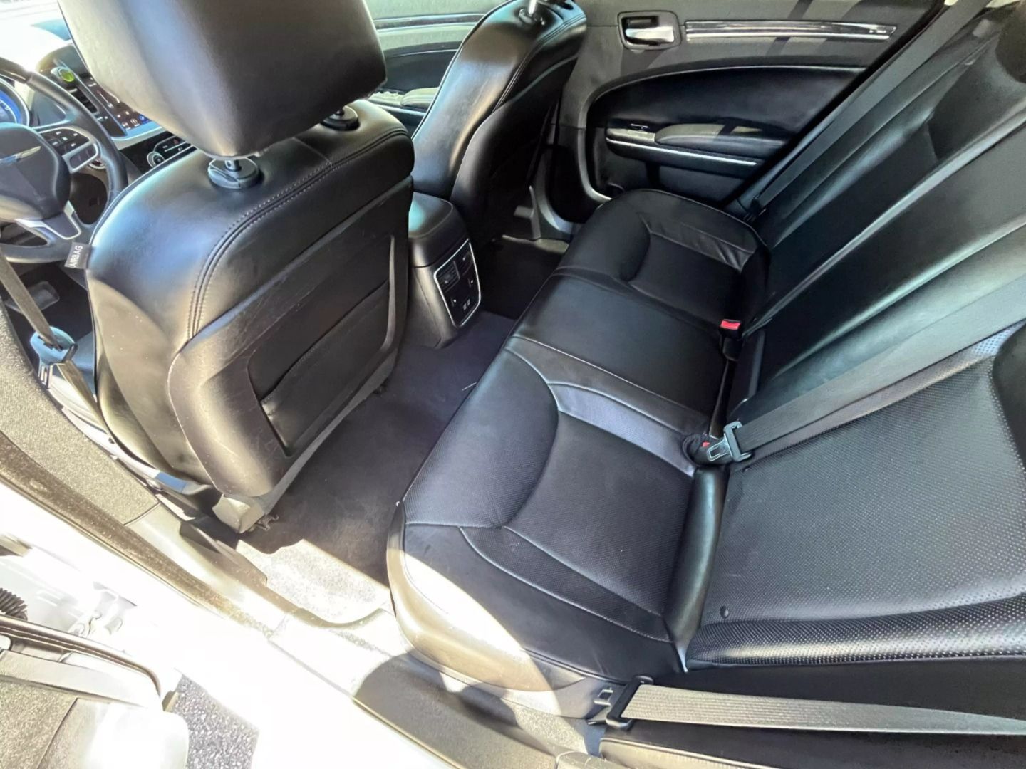 2019 Chrysler 300  Vin: 2c3ccaeg5kh585953 Stock Id: 585953 - Image 17