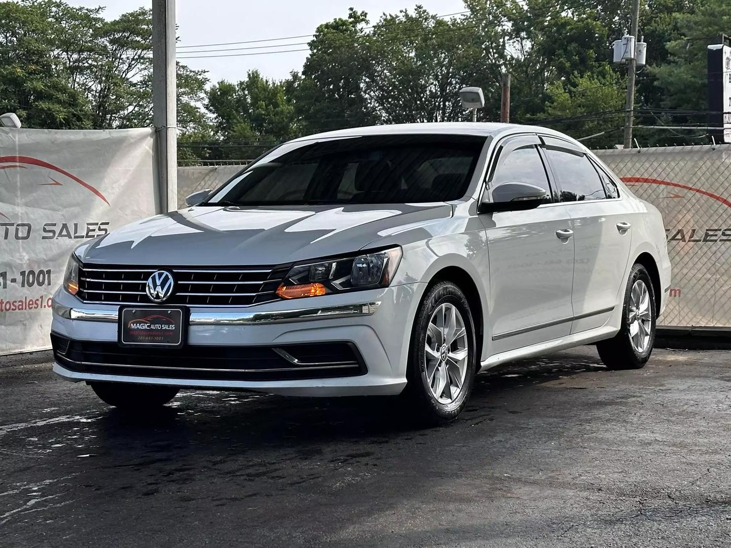 2016 Volkswagen Passat - Image 3