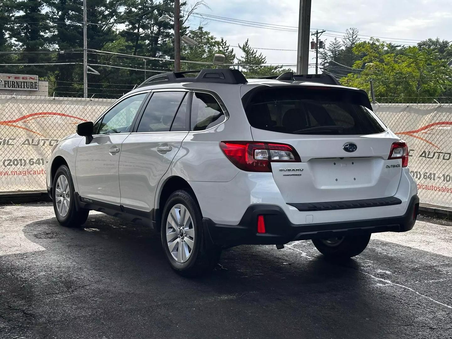 2018 Subaru Outback - Image 4