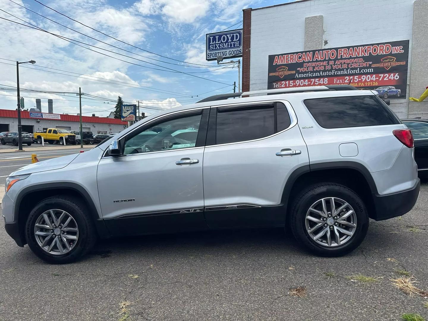 2017 GMC Acadia SUV showcasing its sleek design and modern features, perfect for family adventures and everyday driving.