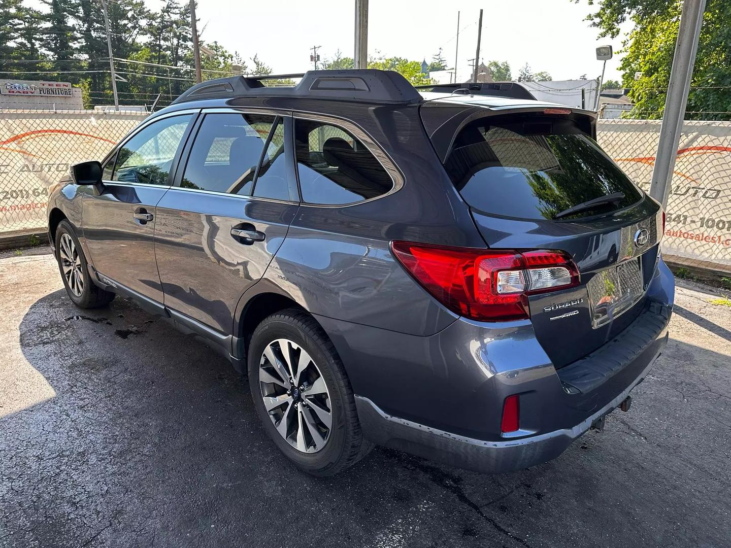 2015 Subaru Outback - Image 13