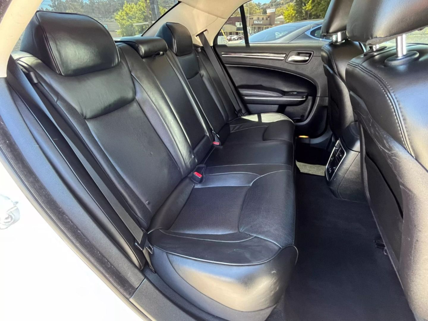 2019 Chrysler 300  Vin: 2c3ccaeg5kh585953 Stock Id: 585953 - Image 16