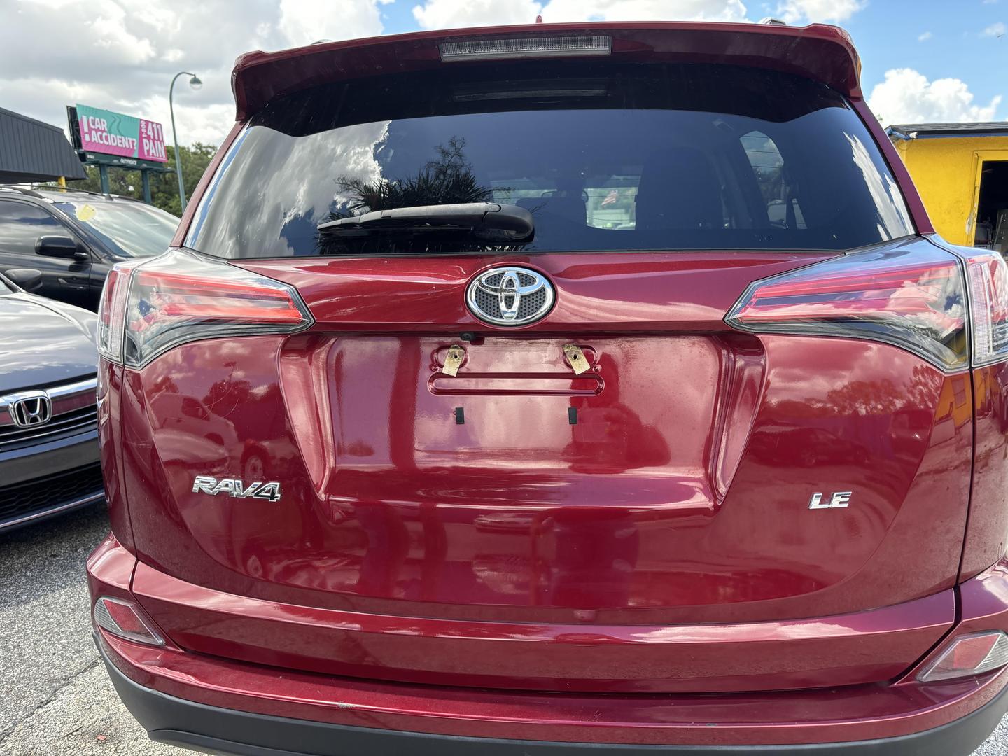 2018 Toyota RAV4 LE photo 4