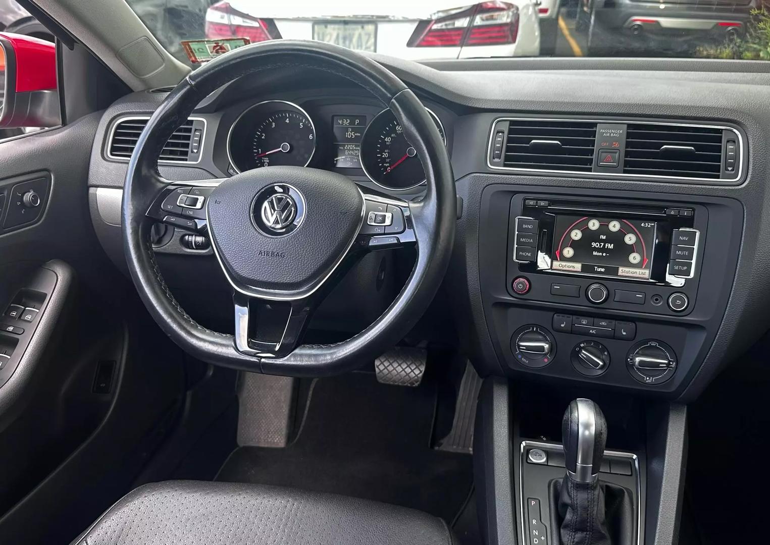 2015 Volkswagen Jetta - Image 25