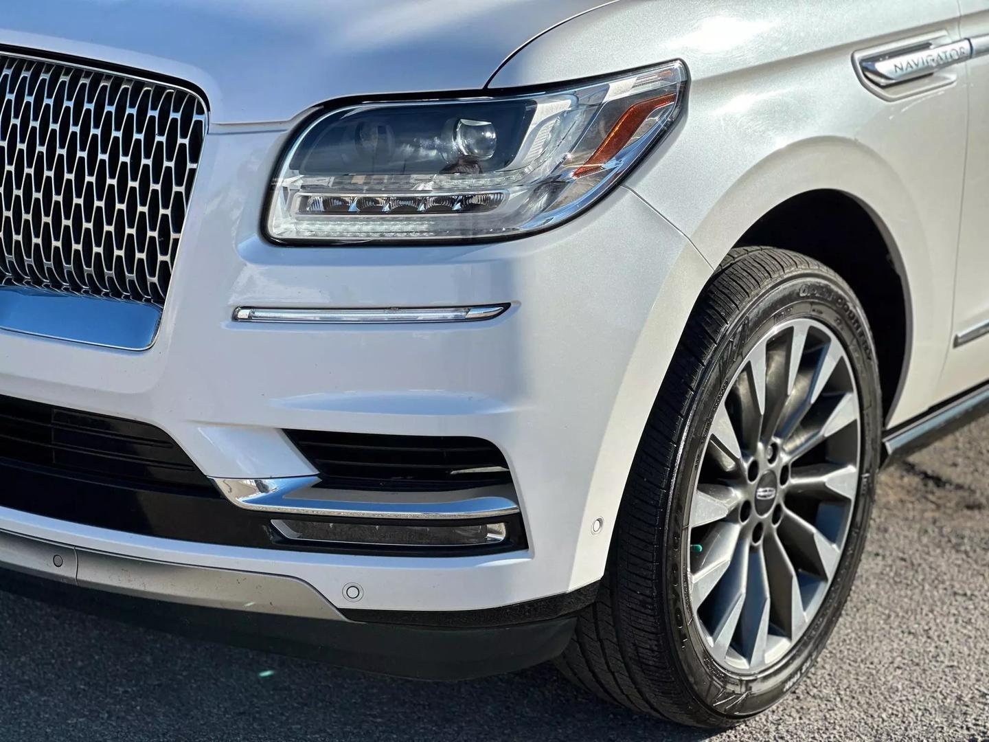 2019 Lincoln Navigator L - Image 13