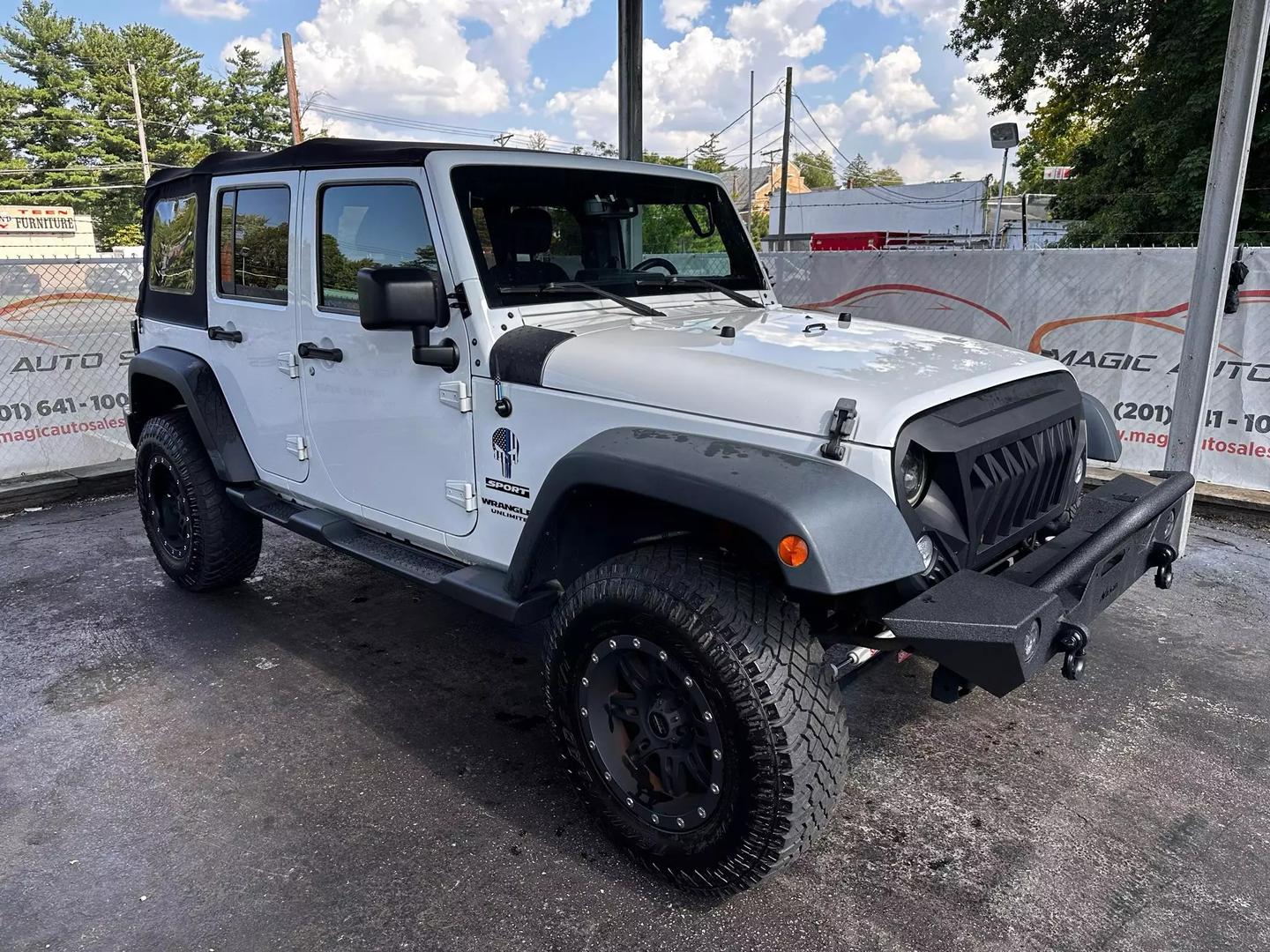 2016 Jeep Wrangler - Image 10