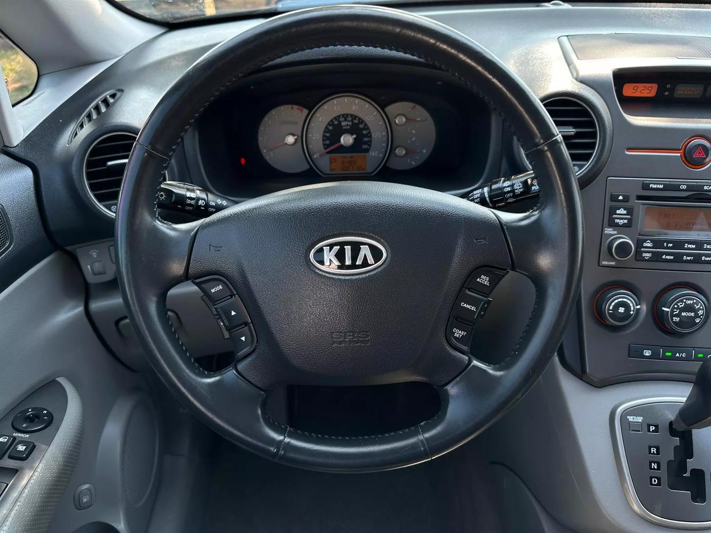 2007 Kia Rondo - Image 31