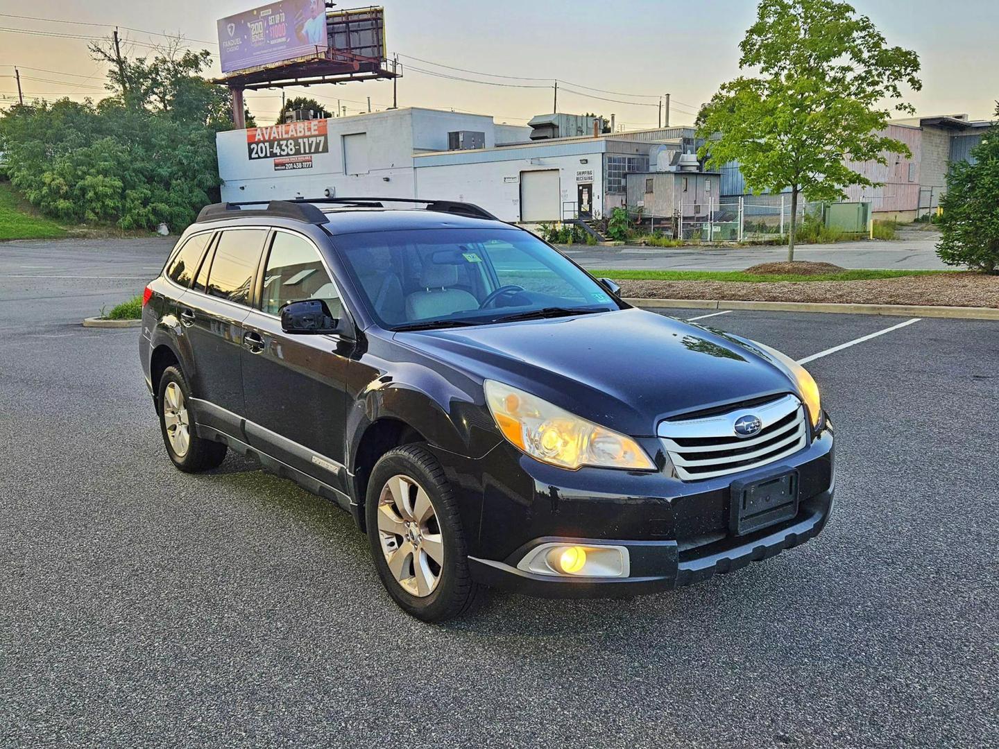 2012 Subaru Outback Premium photo 9