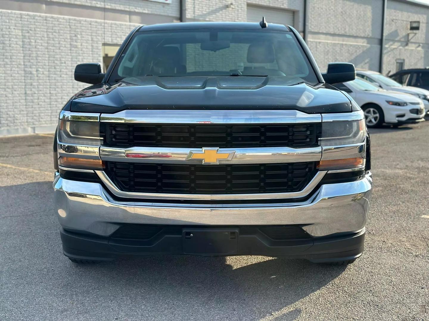 2016 Chevrolet Silverado 1500 Crew Cab - Image 10