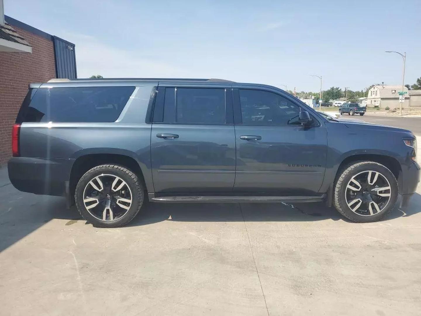 2019 Chevrolet Suburban Premier photo 4