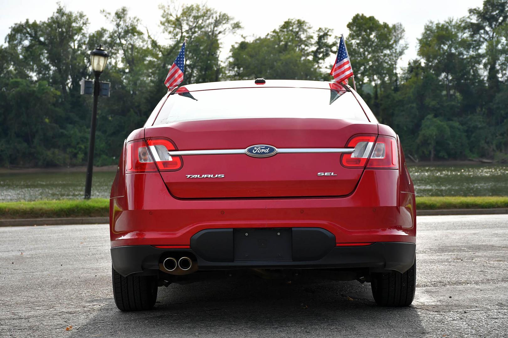 2012 Ford Taurus SEL photo 11