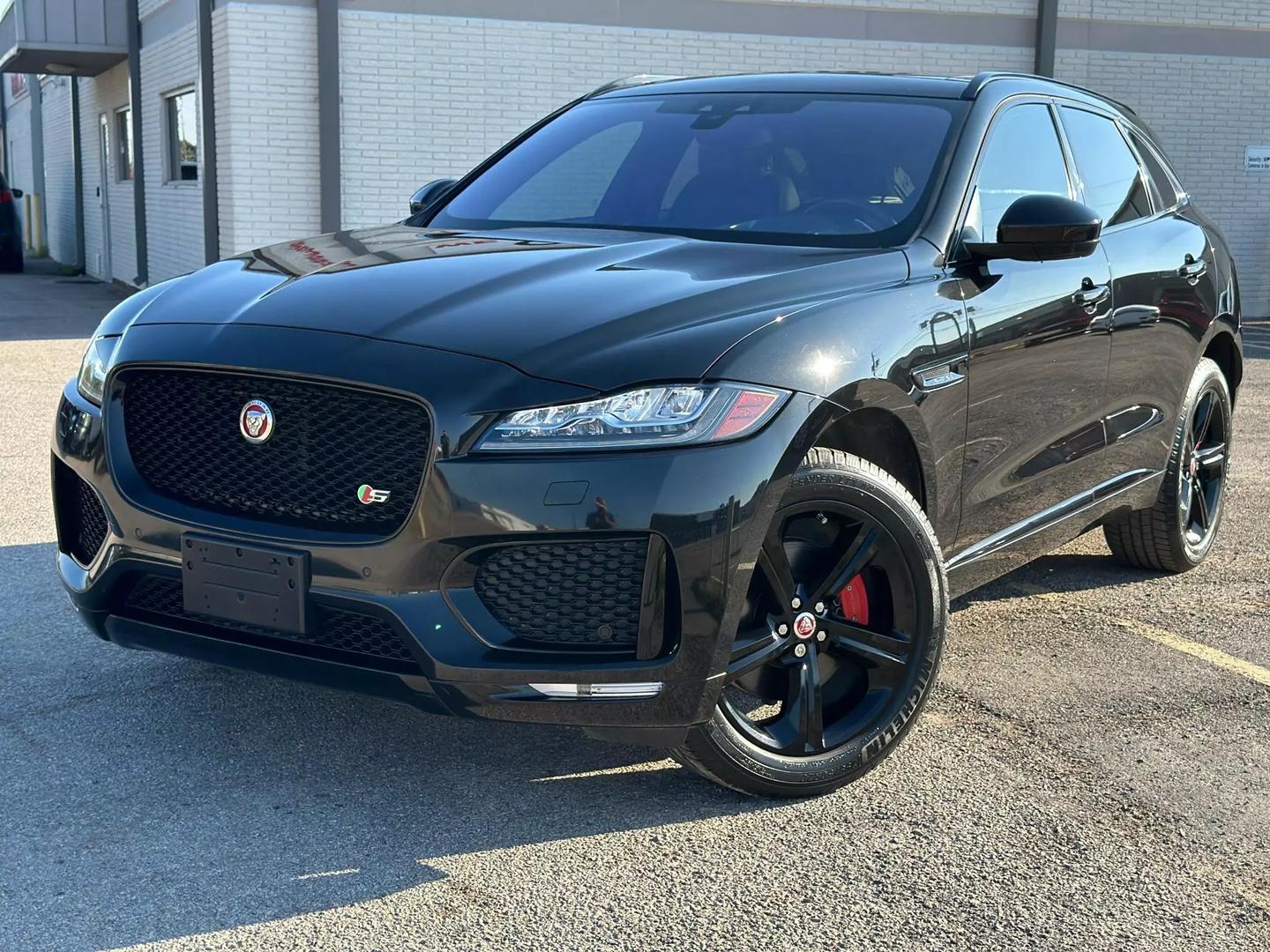 2017 Jaguar F-pace - Image 2