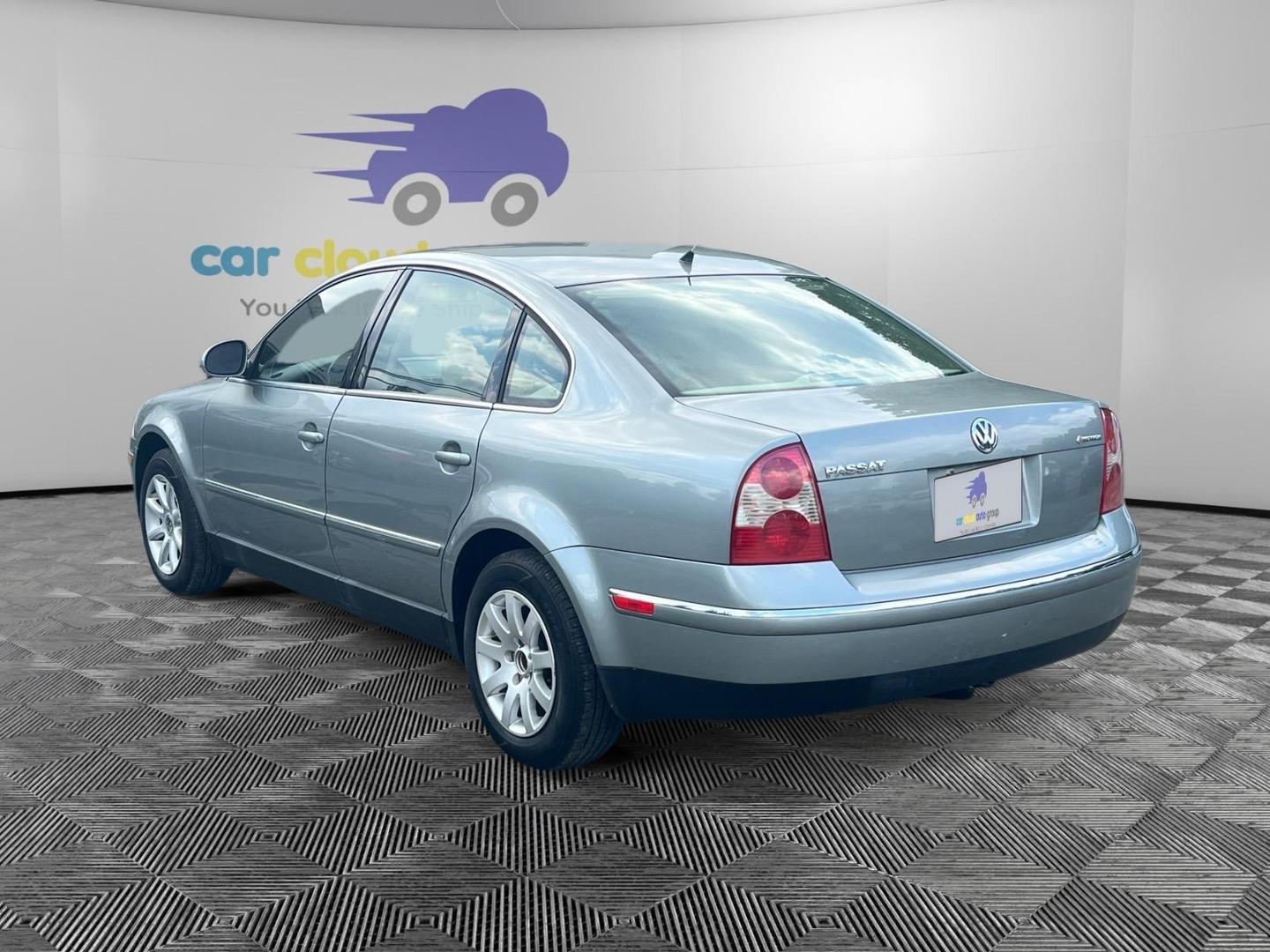 2004 Volkswagen Passat Gls 4motion Sedan 4d - Image 3