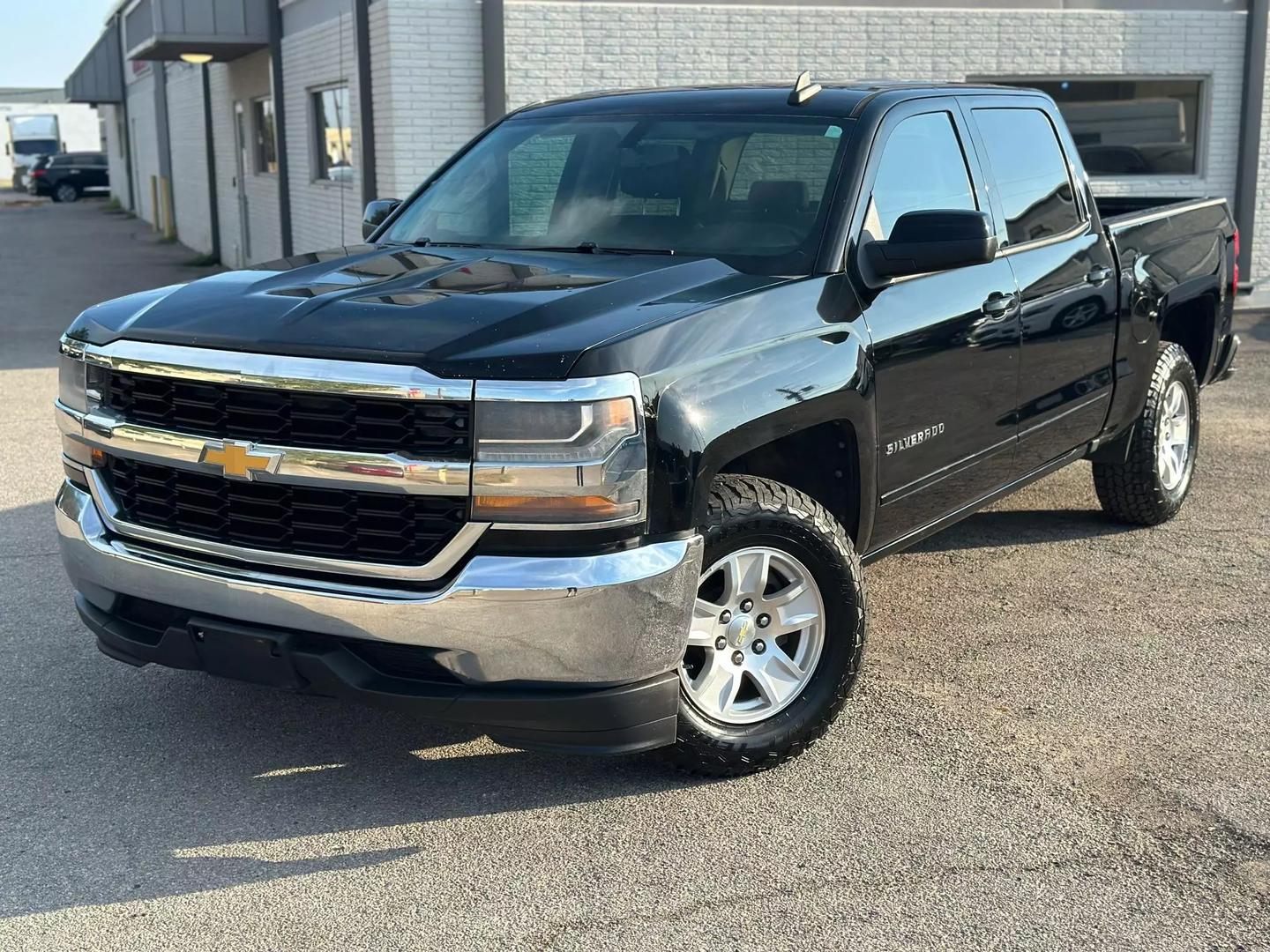 2016 Chevrolet Silverado 1500 Crew Cab - Image 2