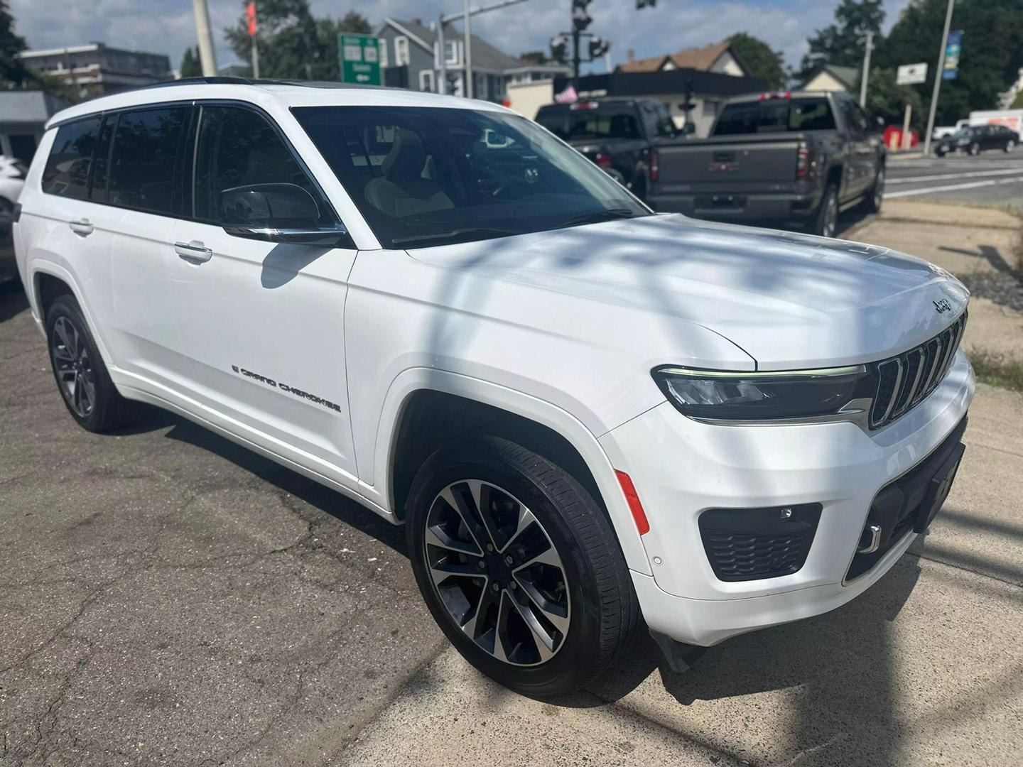 2021 Jeep Grand Cherokee L Overland photo 4