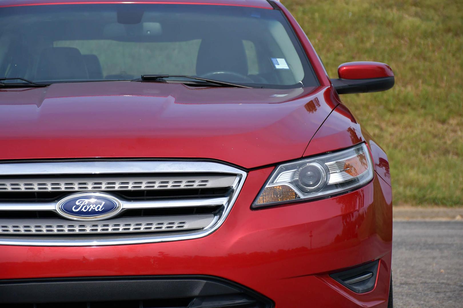 2012 Ford Taurus SEL photo 5