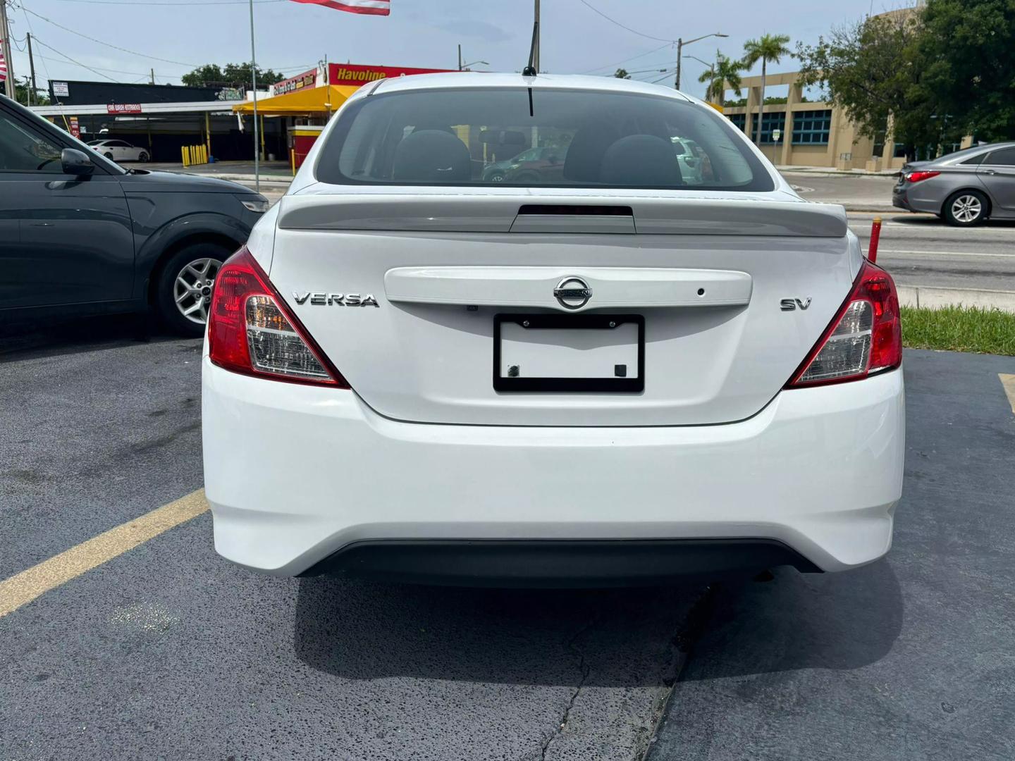 2019 Nissan Versa Sedan SV photo 5