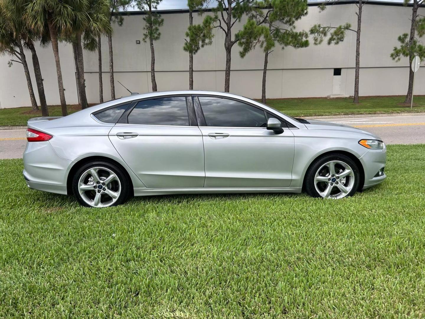 2016 Ford Fusion S photo 8