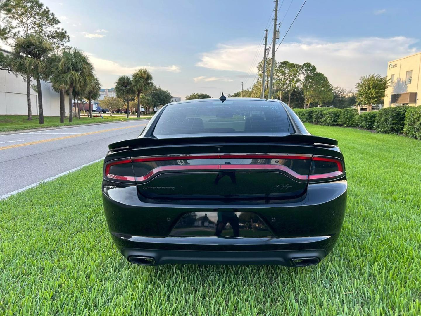 2016 Dodge Charger R/T photo 4