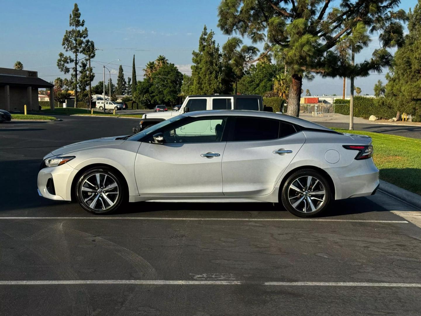 2019 Nissan Maxima SV photo 2