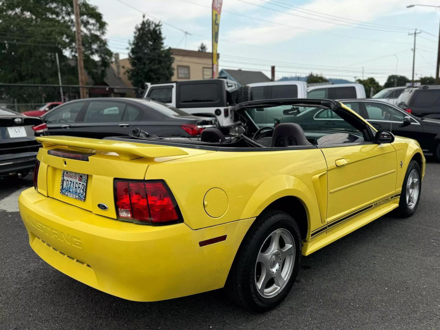 2003 Ford Mustang Deluxe photo 7