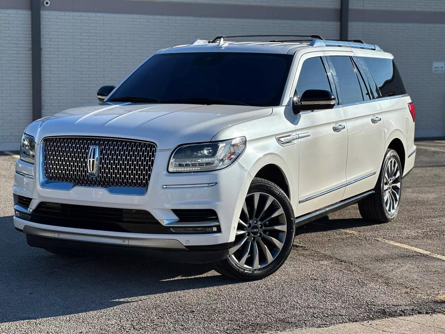 2019 Lincoln Navigator L - Image 2