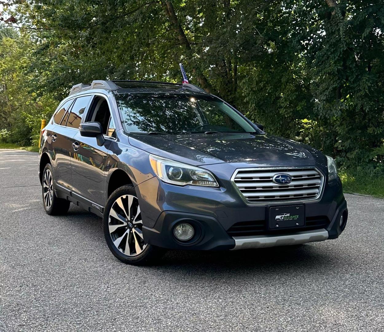 2015 Subaru Outback Limited photo 2