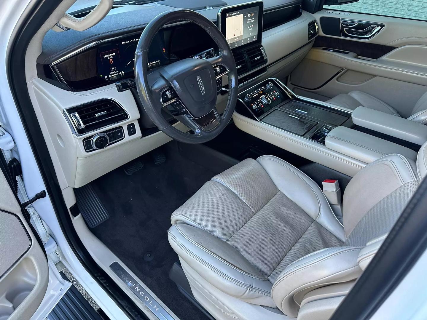 2019 Lincoln Navigator L - Image 19