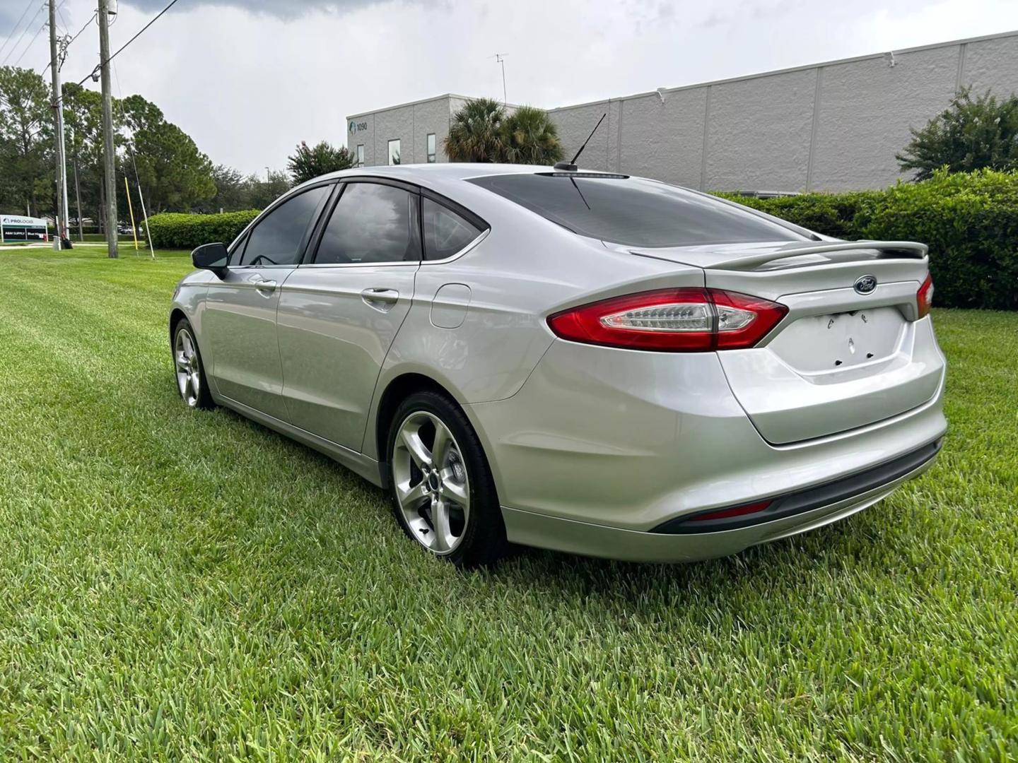 2016 Ford Fusion S photo 6