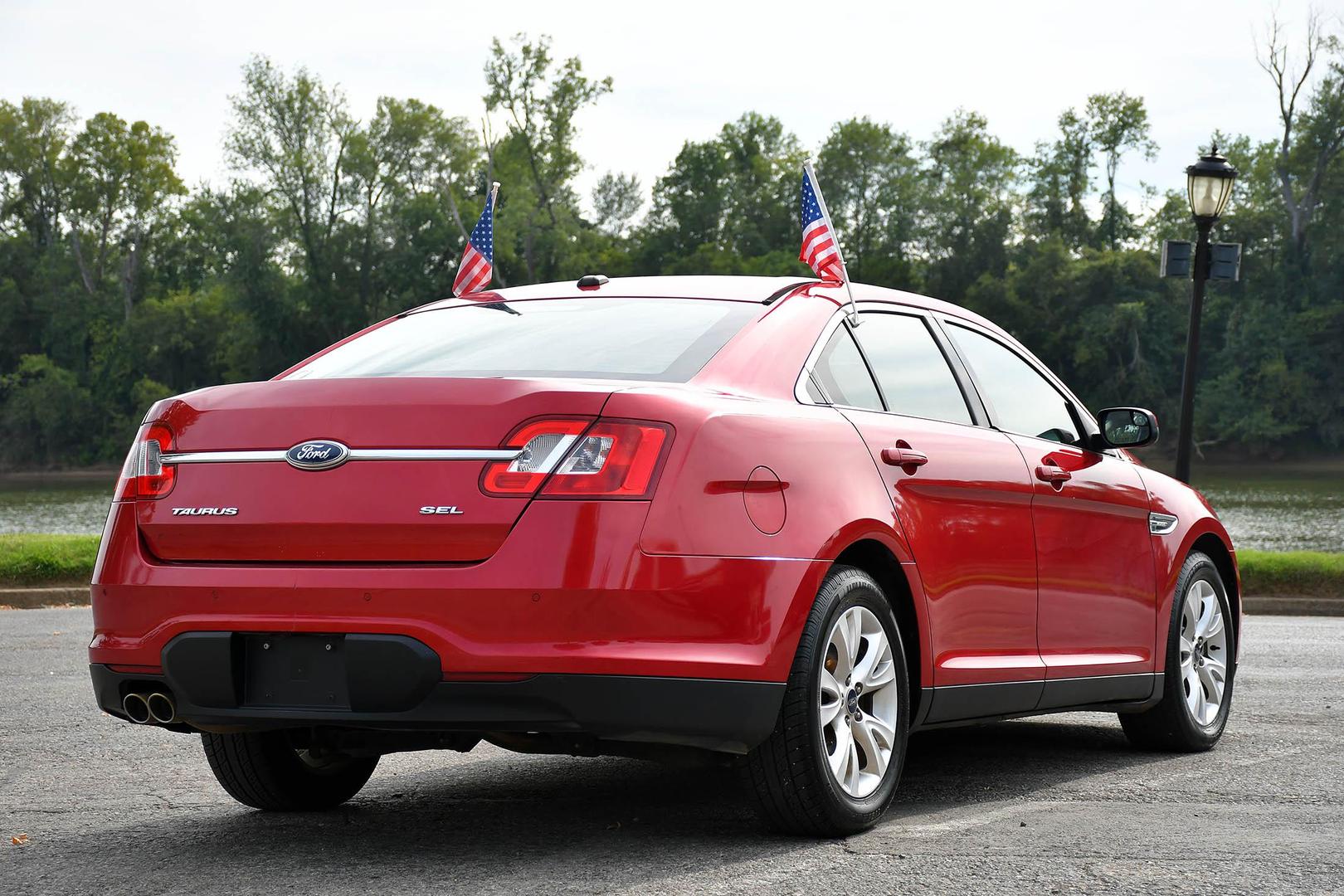 2012 Ford Taurus SEL photo 13