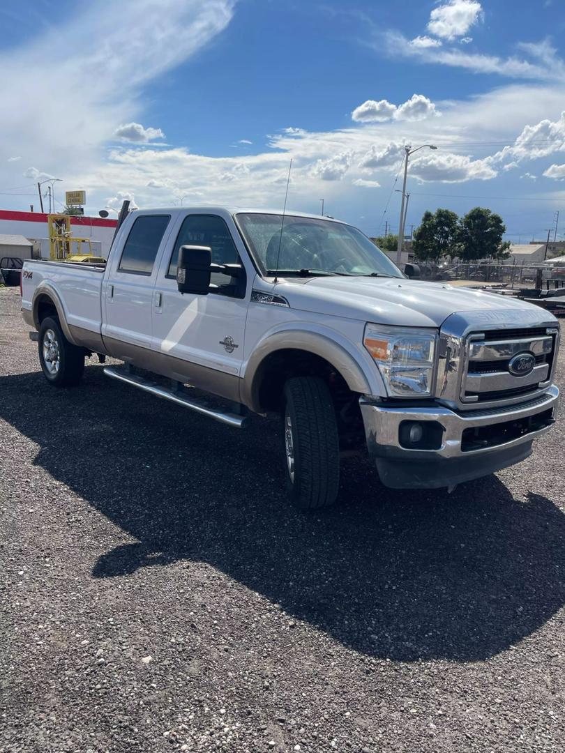 2012 Ford F-350 Super Duty Lariat photo 2