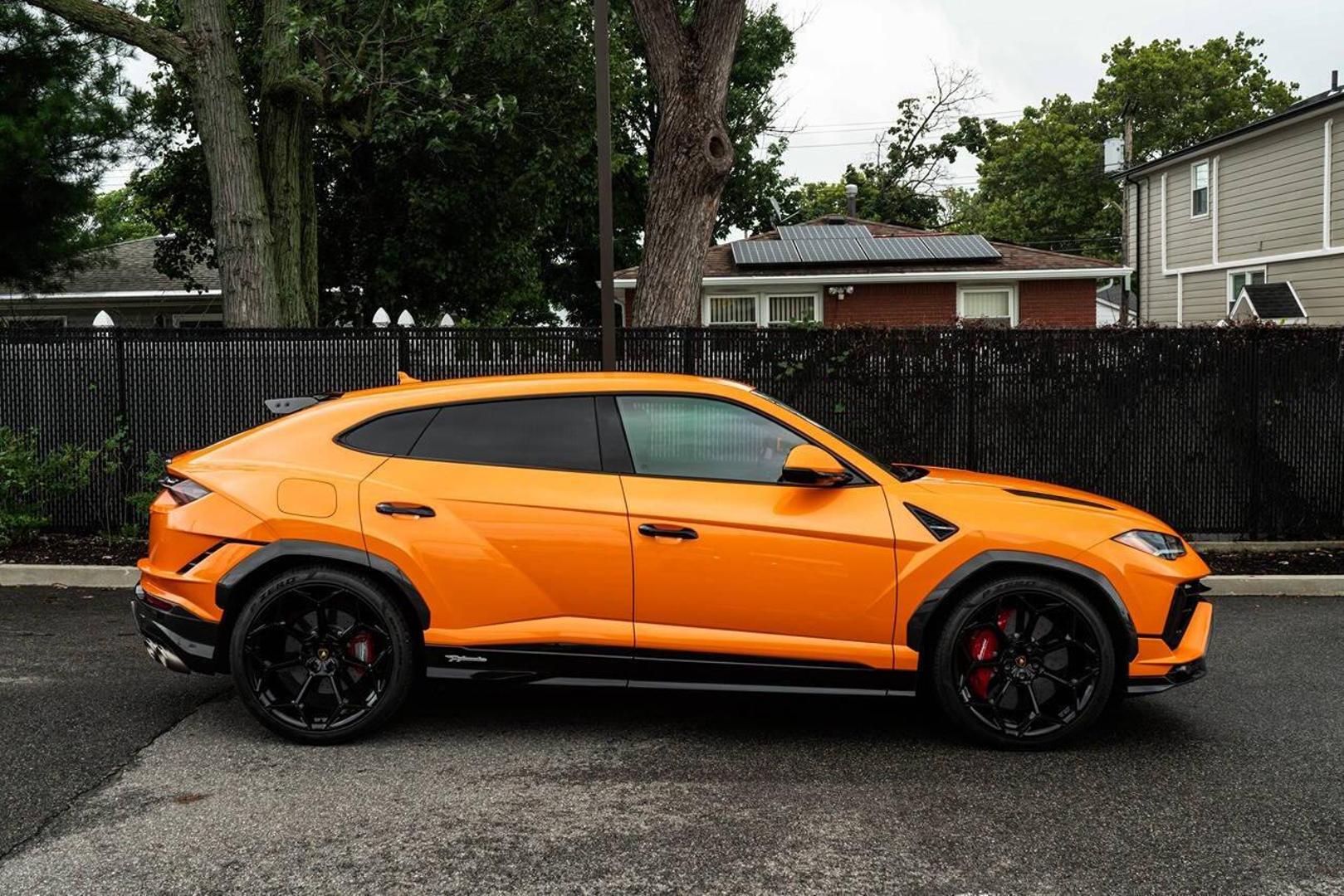 2024 Lamborghini Urus - Image 13