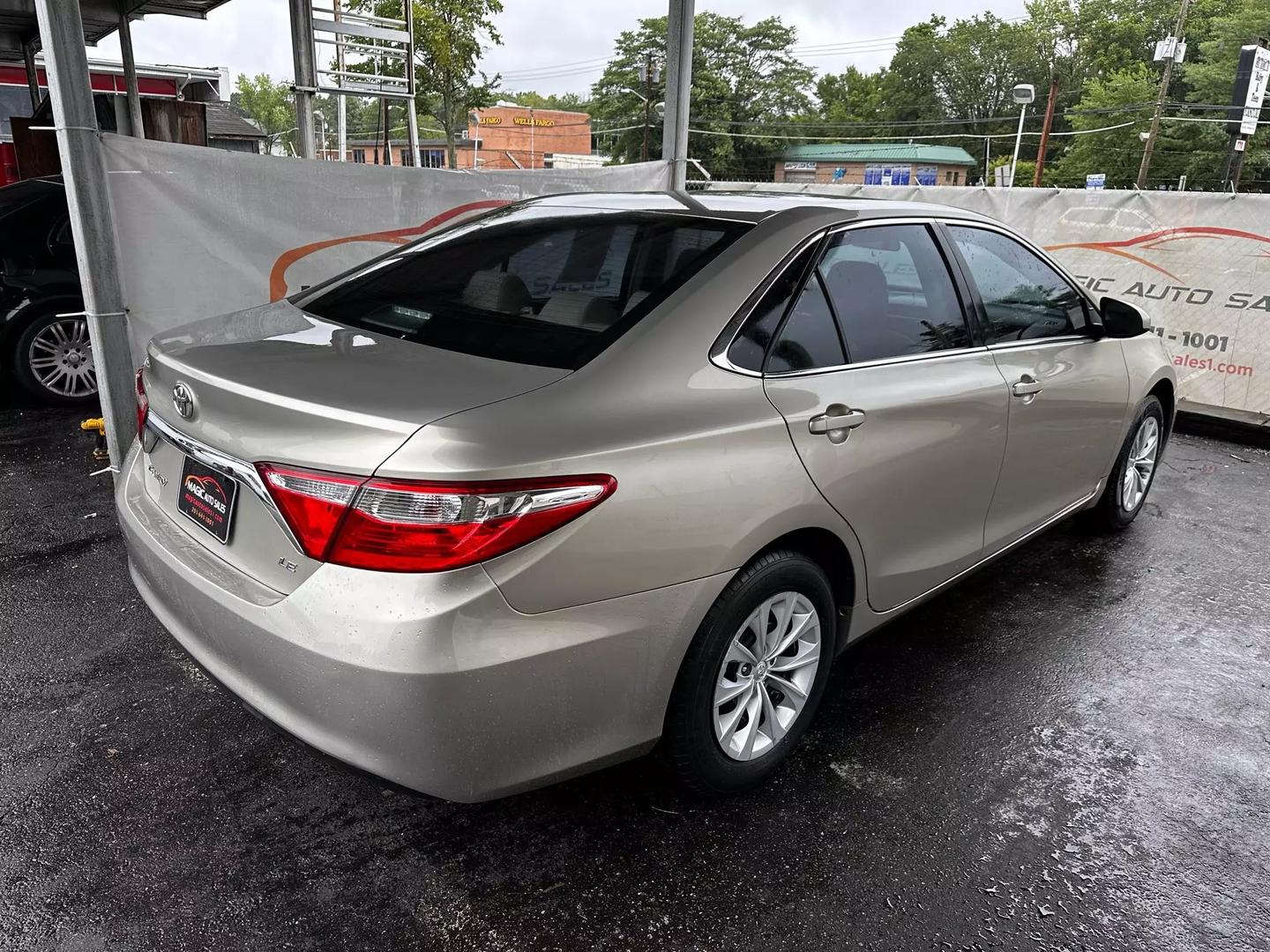 2017 Toyota Camry - Image 12