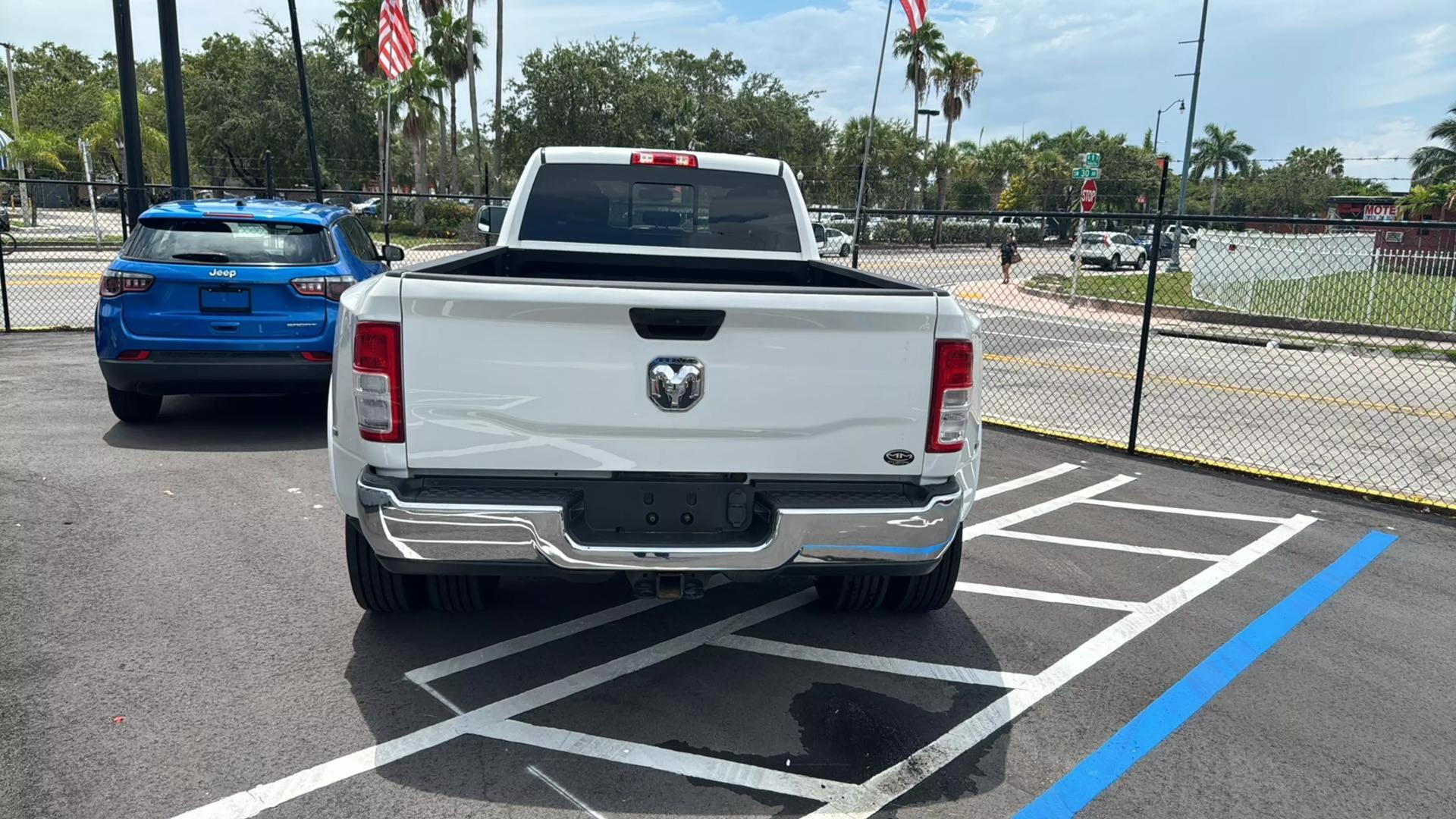 2019 RAM Ram 3500 Pickup Tradesman photo 3